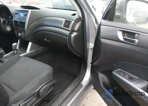 2013 Subaru Forester 2.5X Premium z USA, uszkodzony, nr VIN JF2SHADC7DH424683